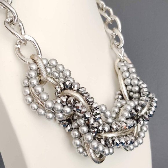 Dramatic silver link and beaded necklace - Picture 6 of 11